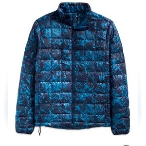 The North face Men’s Large Thermoball ECO puffer in Blue Camo